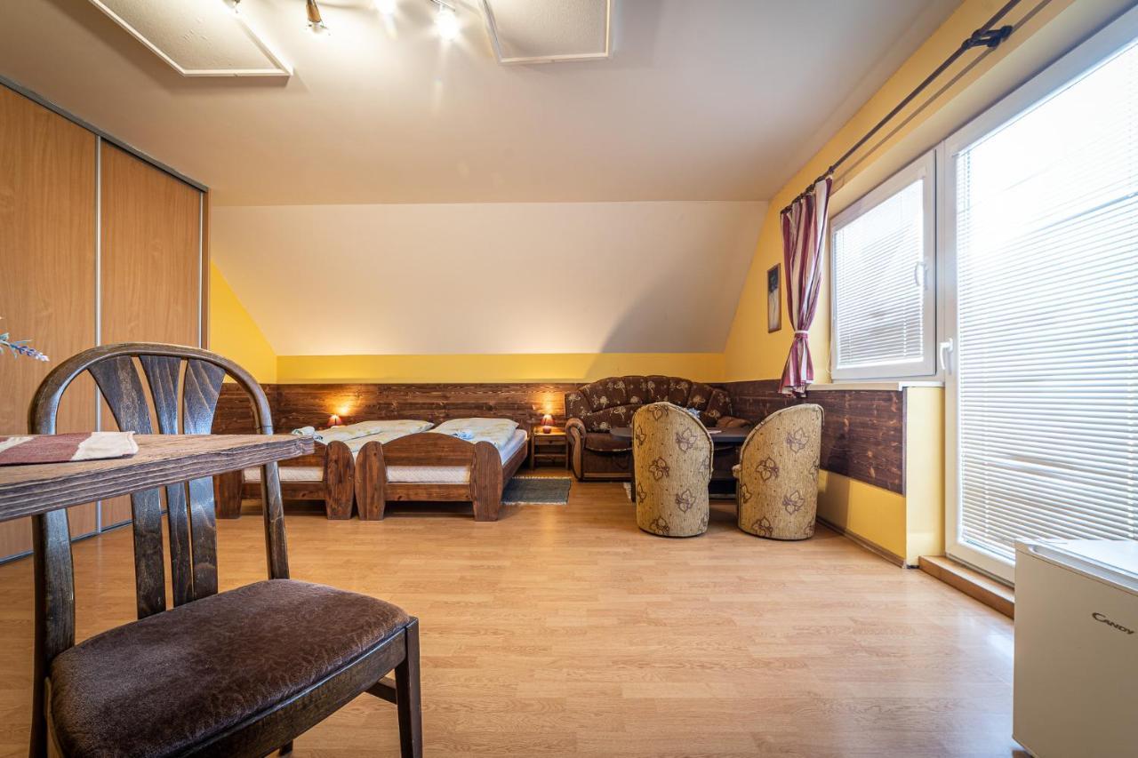 Penzion & Bar Natali Spissky Stvrtok Экстерьер фото
