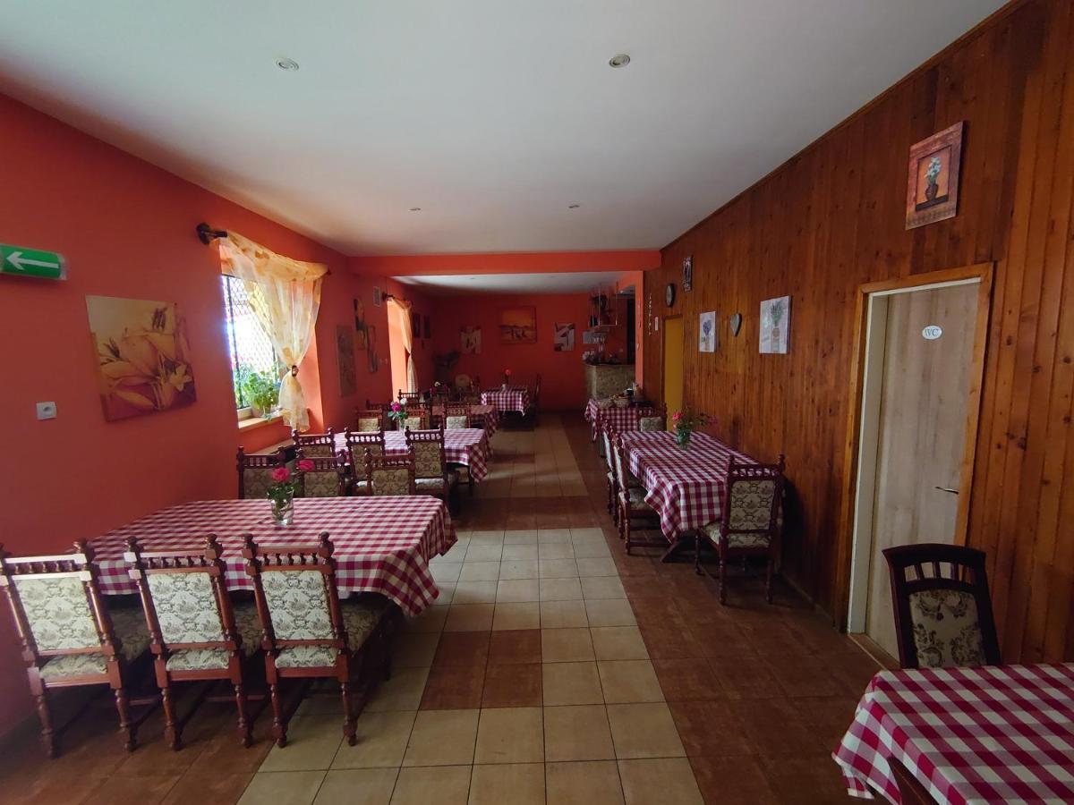 Penzion & Bar Natali Spissky Stvrtok Экстерьер фото